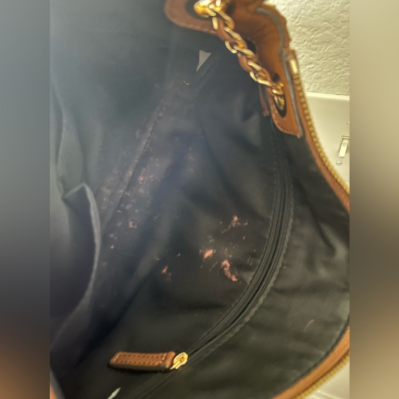 Vince Camuto Leather Handbag with gold hardware - Picture 3 of 4